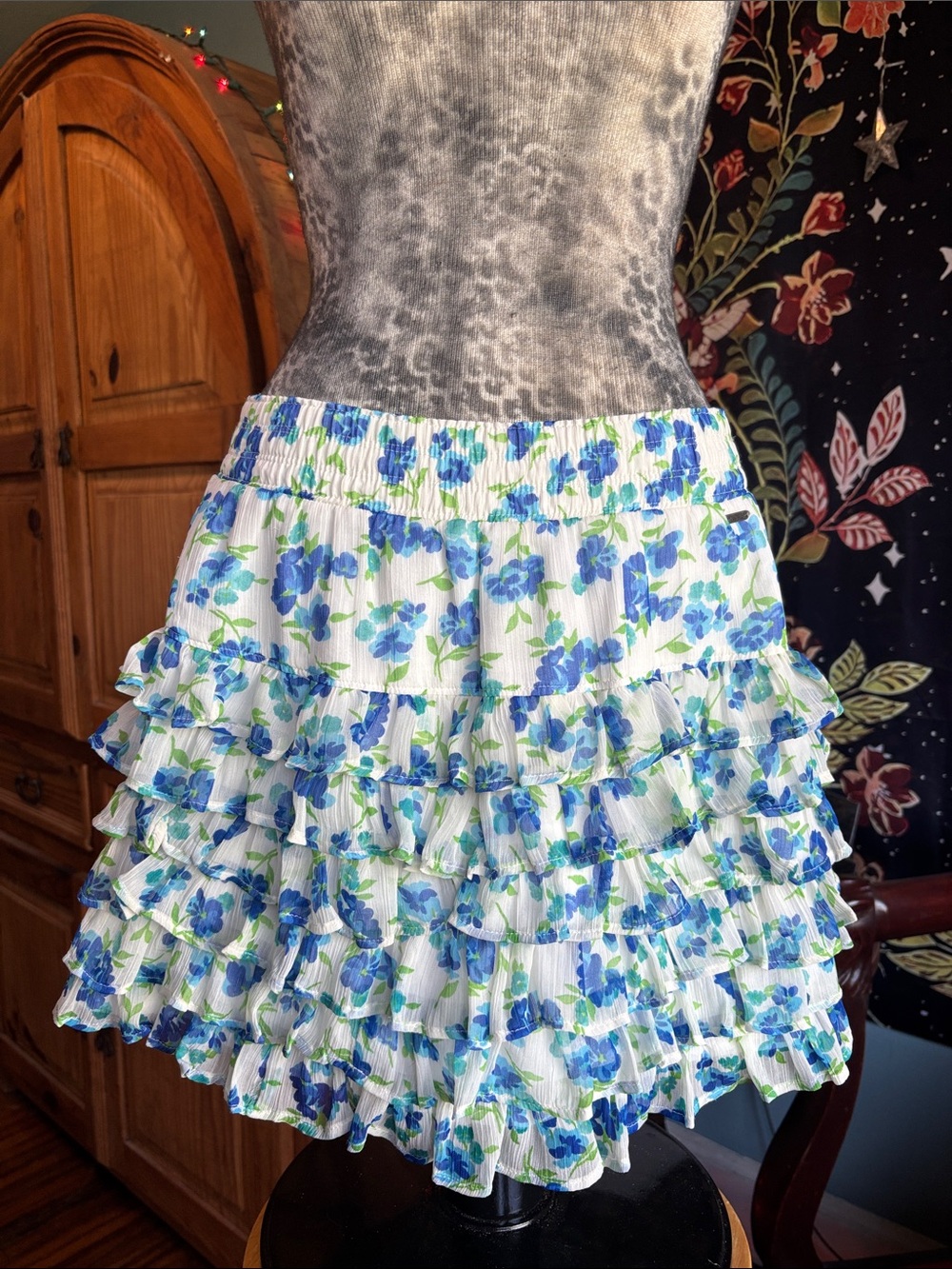 Hollister Blue & White Mini Skirt with Blue Floral Ruffles - Picture 4 of 11